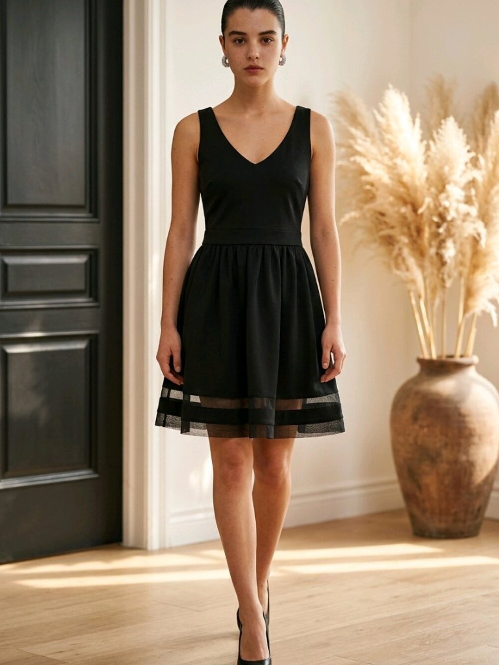 Doll & Frog Black‎ Sleeveless V Neckline Evening Dress in Size 10